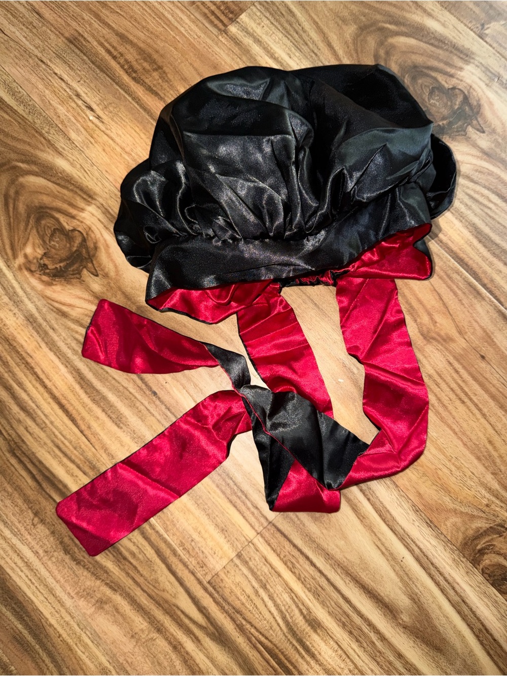 Silk Satin Bonnet Black/Red
